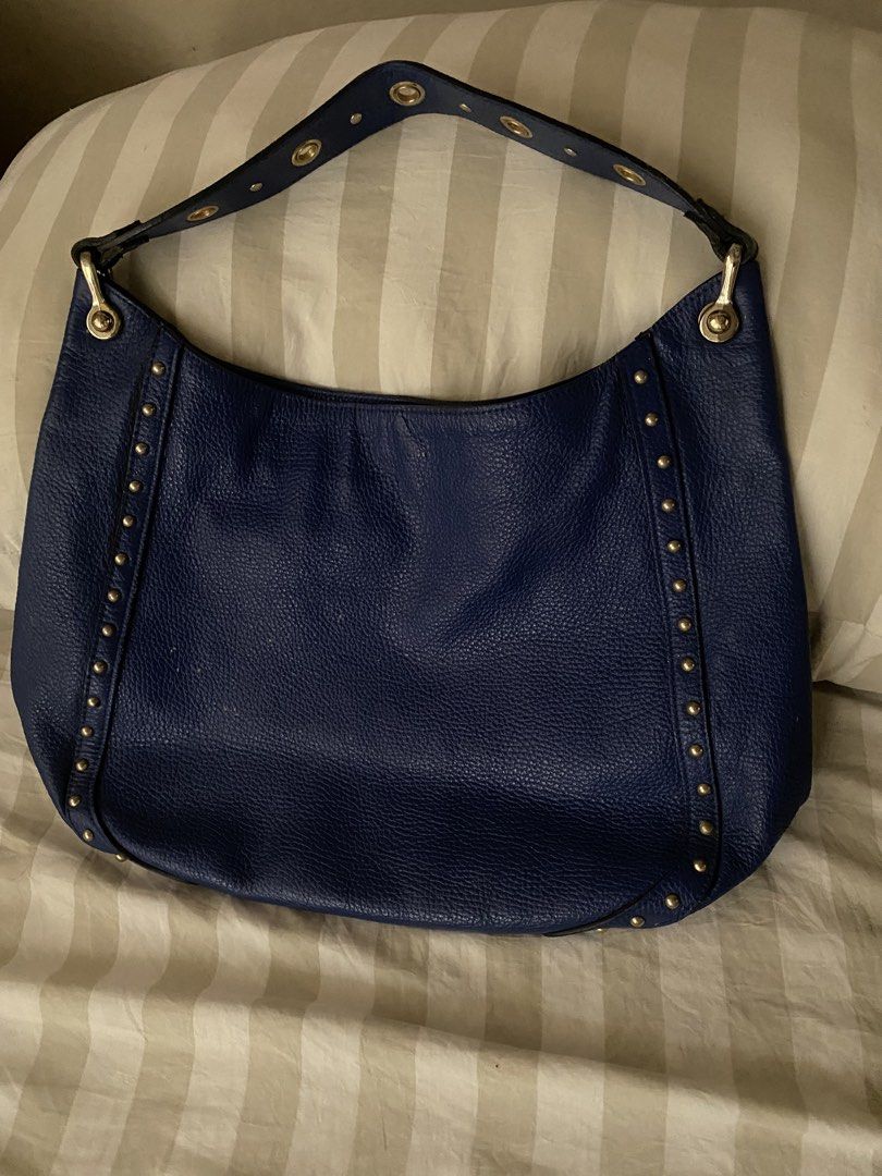 Blue Hobo Bag (Category: Shoulder Bags) located in Bacolod City. Submitted by caajxx (Listing ID 1458764730, Image 1). Description: -Has a Brand -Genuine Leather -Made in Italy -Vintage -Dm me for more photos/minor flaws -Negotiable .