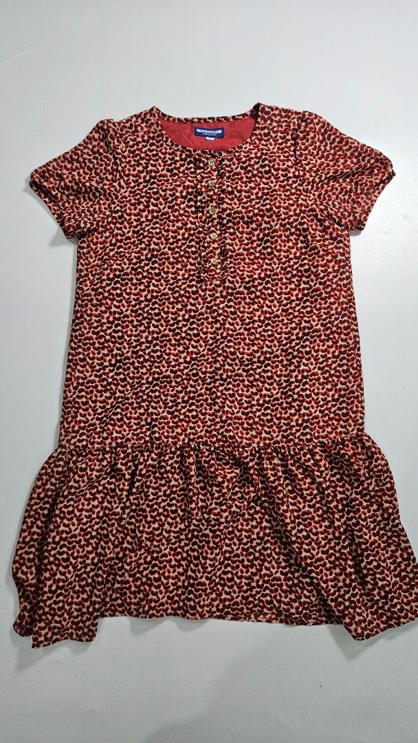 Blue Label Burberry Dress Size (Category: Dresses) located in Alfonso. Submitted by jbcamet (Listing ID 1458815982, Image 1). Description: - Blue Label Burberry short-sleeved dress - Eye-catching red and beige abstract print - Feminine ruffled front detail - Elegant gold button accents - Size 38 (fits like a medium) - Ideal for stylish casual wear.