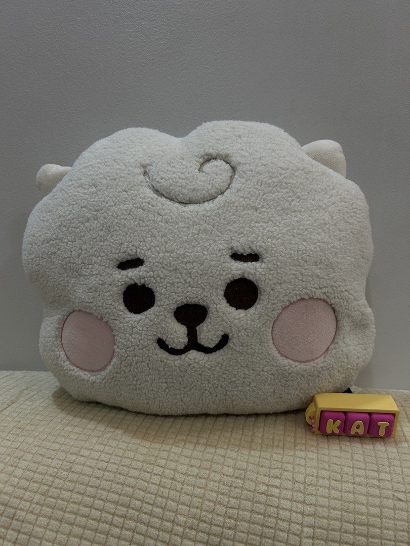 BT21 RJ Plush Toy (Category: Plushies & Soft Toys) located in Taguig. Submitted by kat_hizon92 (Listing ID 1458767426, Image 1). Description: BT21 RJ Medium Face Cushion/Plush 💰 ₱499 Condition: Pre-loved / well-loved but still in good condition Has visible signs of use and may need some cleaning/washing. No major damage. Please check the photos carefully for the actual condition. 🤍 📍 BGC / Manila 📦 Shipping via J&T / same-day delivery at buye