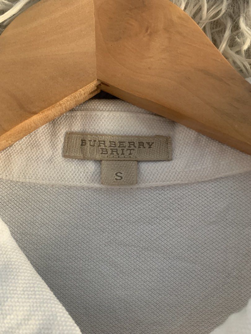 Burberry (Category: Coats, Jackets and Outerwear) located in Davao. Submitted by its.me.eyan (Listing ID 1458722575, Image 3). Description: Burberry W 18.5 L 25.