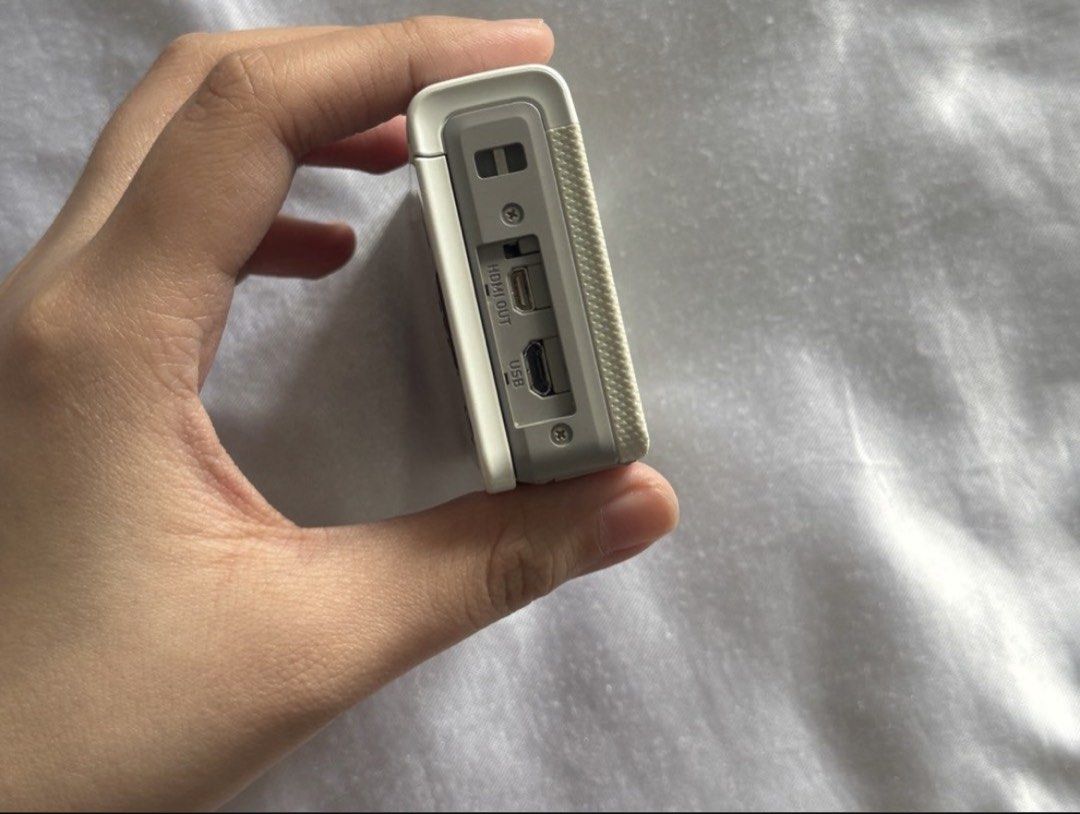 Casio EXILIM ZR50 (Category: Cameras) located in Manila. Submitted by sophiaamargaret (Listing ID 1458811482, Image 3). Description: READ FIRST ‼️ 📸 CASIO EXILIM EX-ZR50 — ₱13,000 Perfect for that Y2K / G7X feel 🤍 💰 Selling for ₱13,000 Camera details: • 16.1MP • 10× Optical Zoom • 180° Flip Screen • Full HD Video • Wi-Fi • Selfie / Beauty features • Compact & travel-friendly ⚠️ HONEST ISSUE: The flip screen has a green-screen/display issue. Th