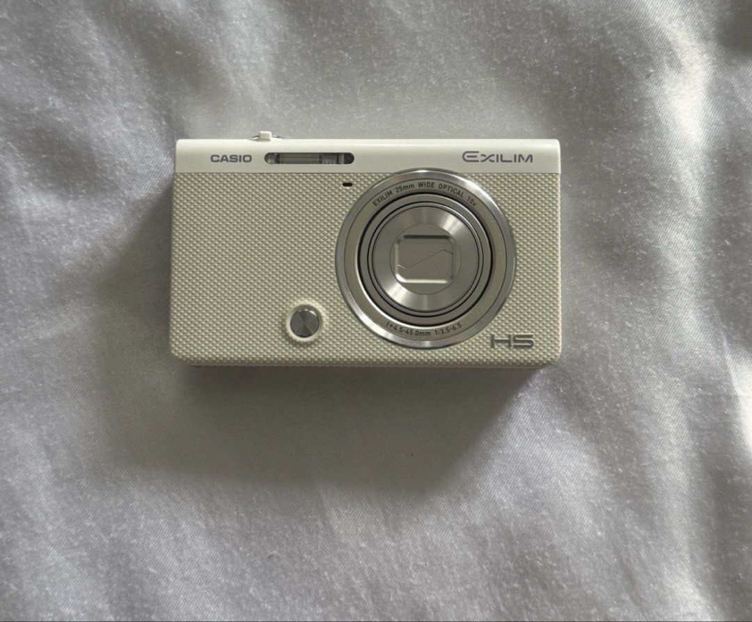 Casio EXILIM ZR50 (Category: Cameras) located in Manila. Submitted by sophiaamargaret (Listing ID 1458811482, Image 2). Description: READ FIRST ‼️ 📸 CASIO EXILIM EX-ZR50 — ₱13,000 Perfect for that Y2K / G7X feel 🤍 💰 Selling for ₱13,000 Camera details: • 16.1MP • 10× Optical Zoom • 180° Flip Screen • Full HD Video • Wi-Fi • Selfie / Beauty features • Compact & travel-friendly ⚠️ HONEST ISSUE: The flip screen has a green-screen/display issue. Th