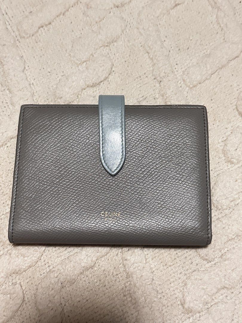 Auth Celine Bi-Fold Wallet (Category: Luxury Bags & Wallets) located in Makati City. Submitted by travel.pasabuy (Listing ID 1458761346, Image 2). Description: - Authentic Celine medium bi-fold - Color: Grey - Material: Textured leather exterior - Closure: Light blue snap closure - Interior: Multiple card slots and a zippered coin pocket - Origin: Made in Italy - Includes: Original box -issue: dirt and pressmark, light crack manageable. Rfs- bawa