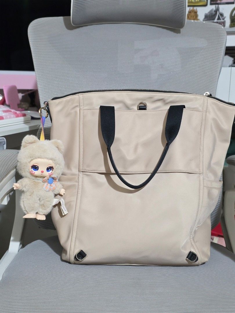 Chelsea Large Convertible Backpack (Category: Shoulder Bags) located in Bulacan. Submitted by jcdpdg (Listing ID 1458698584, Image 2). Description: Chelsea Large Convertible Backpack Sino may bet? used once lang. very good condition. Free na din yung charm 🩶 RFS: too many baby bag. 📍SJDM Bulacan. .