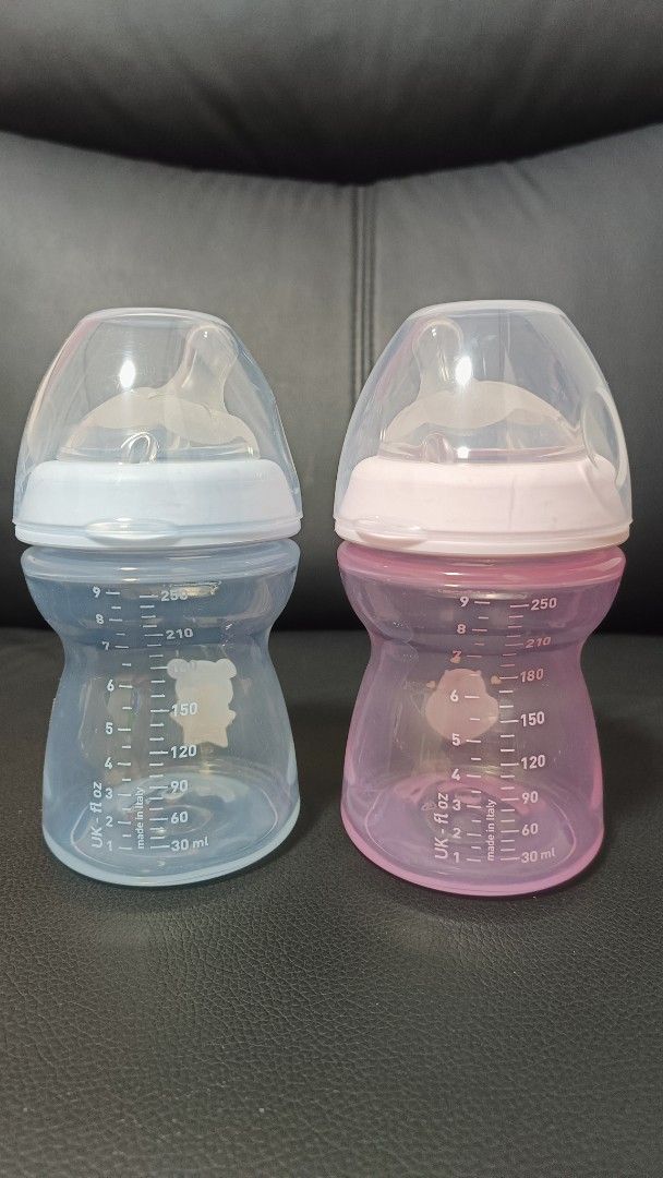 Chicco Baby Bottles (2 pcs) - Blue & Pink (Category: Breastfeeding & Bottle Feeding) located in Malabon City. Submitted by yngrid.salcedo (Listing ID 1458762109, Image 2). Description: - Set of 2 Chicco baby bottles - Capacity: 250ml each - Designs: 1 blue with bear, 1 pink with owl - Features: Anti-colic teats - Origin: Made in Italy - Perfect for feeding your baby.