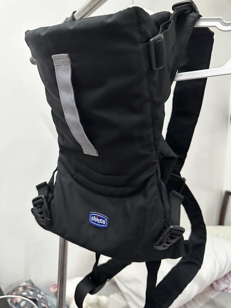 Chicco Easyfit Ergonomic Baby Carrier (Category: Carriers & Slings) located in Quezon City. Submitted by jenny_voice (Listing ID 1458729448, Image 2). Description: - like new. Tried only but baby doesnt like it. - part of the st.lukes maternity package, online price is P2200. - selling half the price.