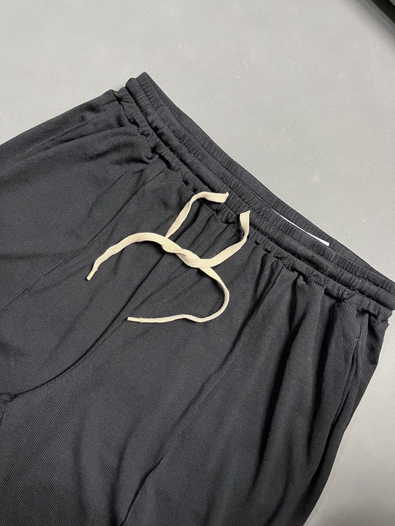 CIDER WIDELEG BAGGY PANTS (Category: Other Bottoms) located in Quezon City. Submitted by kentstuff (Listing ID 1458803805, Image 2). Description: Waist: 32-50 Length: 42 Leg opening: 16 Condition: Excellent CR: 9.8/10 Issue: ❌ DISCLAIMER: This is a thrifted item. All brands, logos, and trademarks belong to their rightful owners. We’re here to rehome great pieces — no brand affiliation intended.