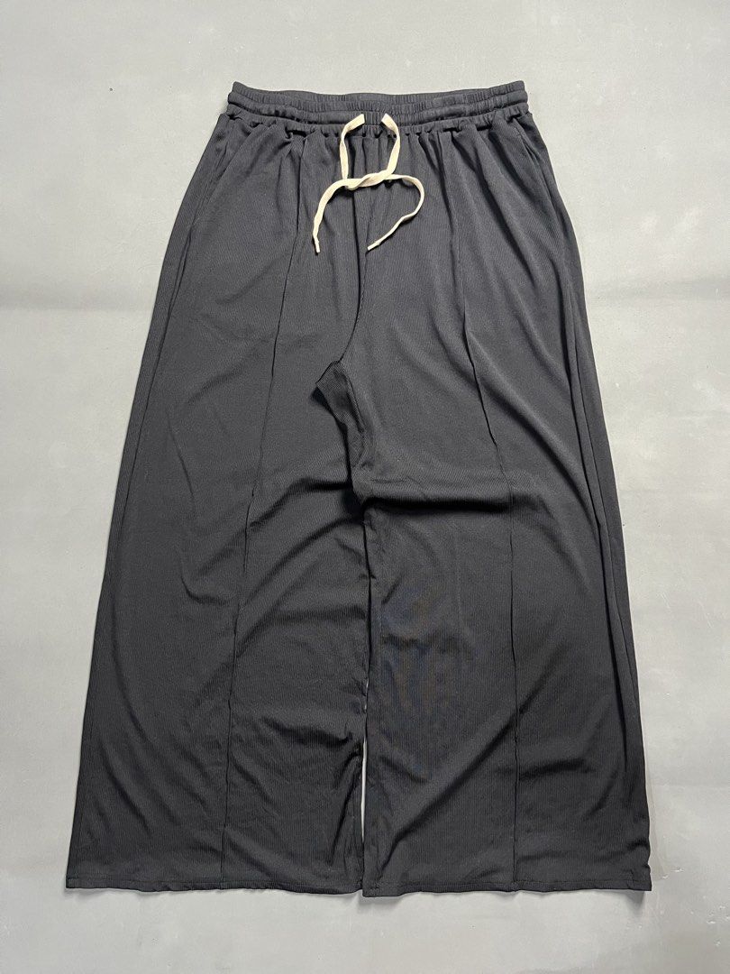 CIDER WIDELEG BAGGY PANTS (Category: Other Bottoms) located in Quezon City. Submitted by kentstuff (Listing ID 1458803805, Image 1). Description: Waist: 32-50 Length: 42 Leg opening: 16 Condition: Excellent CR: 9.8/10 Issue: ❌ DISCLAIMER: This is a thrifted item. All brands, logos, and trademarks belong to their rightful owners. We’re here to rehome great pieces — no brand affiliation intended.