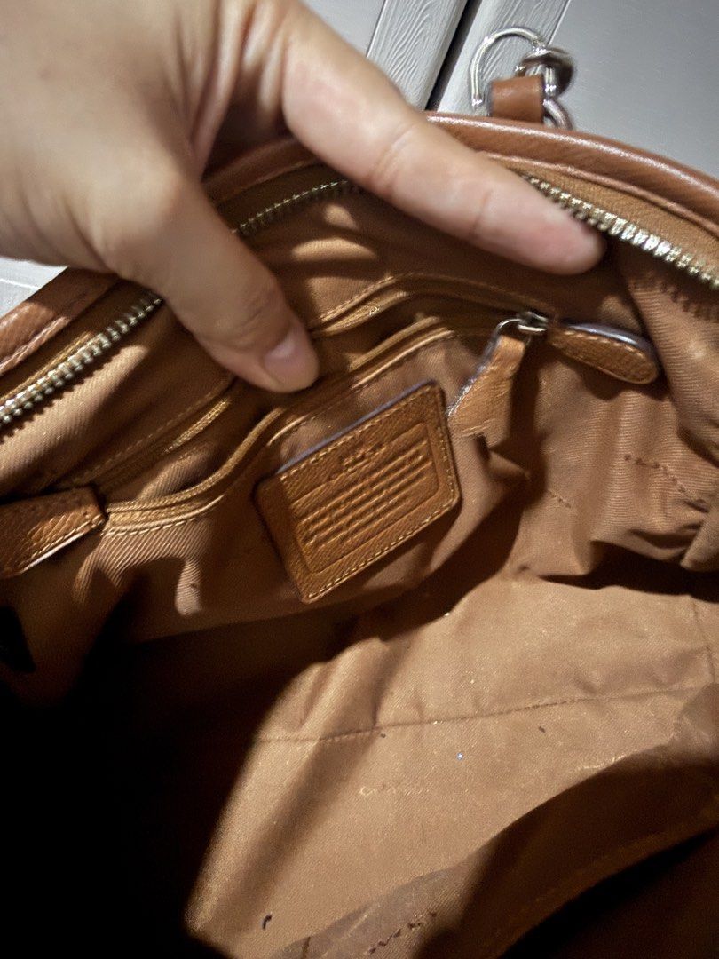 Coach (Category: Cross-body Bags) located in Naga. Submitted by jintanako22 (Listing ID 1458827493, Image 3). Description: .