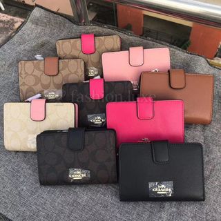 (Category: ) located in . Submitted by fashion.luxe.collection (Listing ID 1458813337, Image 1). Description: .