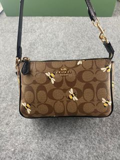 (Category: ) located in . Submitted by fashion.luxe.collection (Listing ID 1458885309, Image 1). Description: .