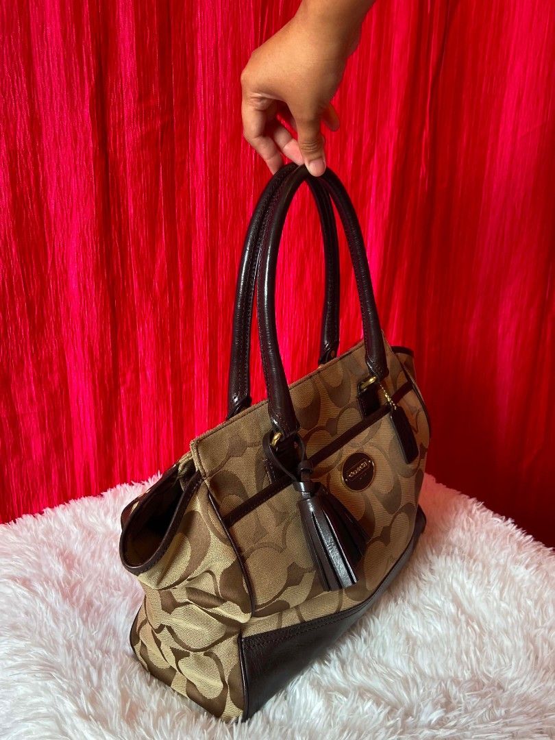 Coach Hamptons Signature Carryall (Category: Luxury Bags & Wallets) located in Bulacan. Submitted by bella.ken.varietystore (Listing ID 1458872951, Image 2). Description: Classic Coach monogram canvas tote with dark brown leather trim and handles. Zip top closure. Includes hangtag and tassel. Great everyday bag..