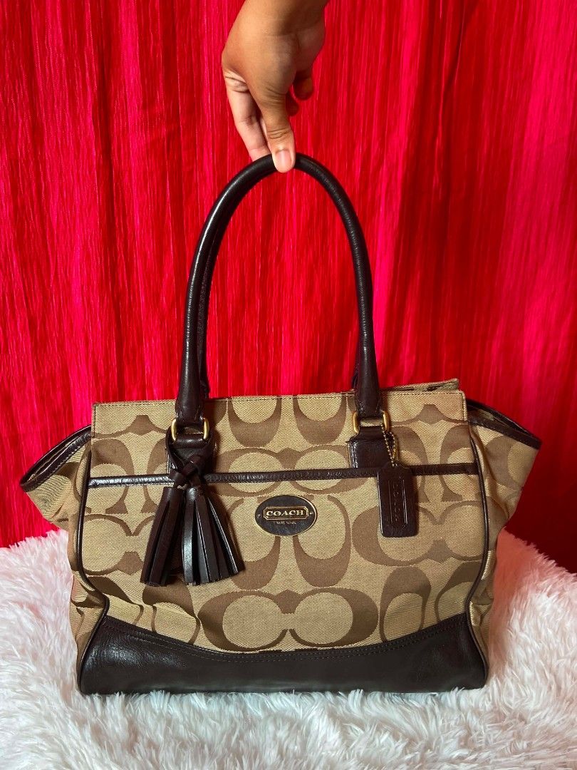 Coach Hamptons Signature Carryall (Category: Luxury Bags & Wallets) located in Bulacan. Submitted by bella.ken.varietystore (Listing ID 1458872951, Image 1). Description: Classic Coach monogram canvas tote with dark brown leather trim and handles. Zip top closure. Includes hangtag and tassel. Great everyday bag..