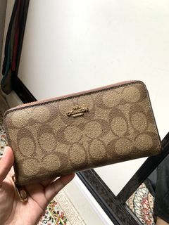 (Category: ) located in . Submitted by missss.preloved (Listing ID 1458766120, Image 1). Description: .