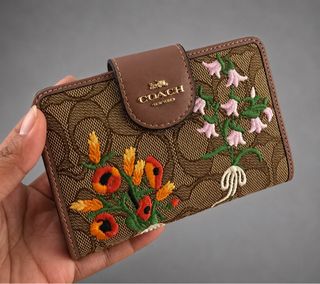 (Category: ) located in . Submitted by pinkykeenshop (Listing ID 1458791606, Image 1). Description: .
