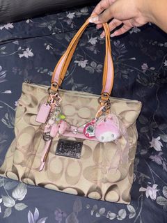 (Category: ) located in . Submitted by meowclears (Listing ID 1458842211, Image 1). Description: .