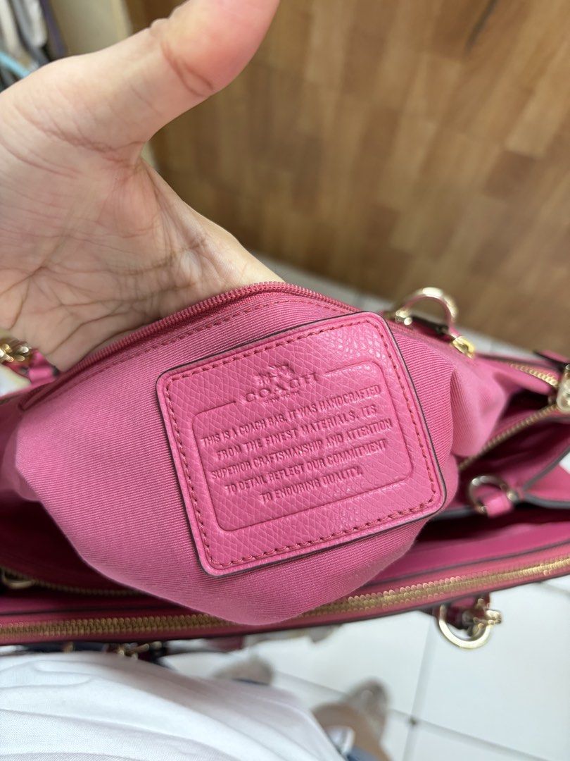 Coach Pink Bag (Category: Luxury Bags & Wallets) located in Manila. Submitted by 0717kart (Listing ID 1458723859, Image 2). Description: authentic coach bag - loc pampanga.
