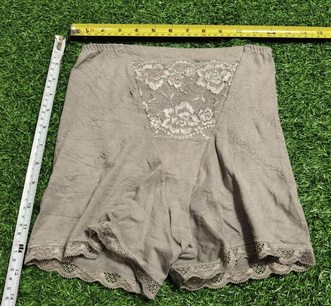 Code : 1223 (Category: New Undergarments & Loungewear) located in Sungai Buloh. Submitted by Zirahh.BndleNightware (Listing ID 1458739327, Image 1). Description: 9/10.
