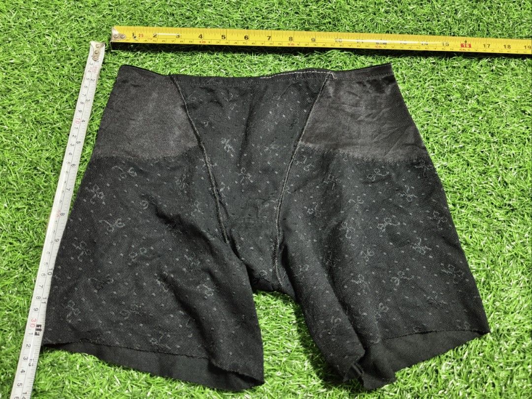 Code : 1224 (Category: New Undergarments & Loungewear) located in Sungai Buloh. Submitted by Zirahh.BndleNightware (Listing ID 1458739480, Image 1). Description: 9/10.