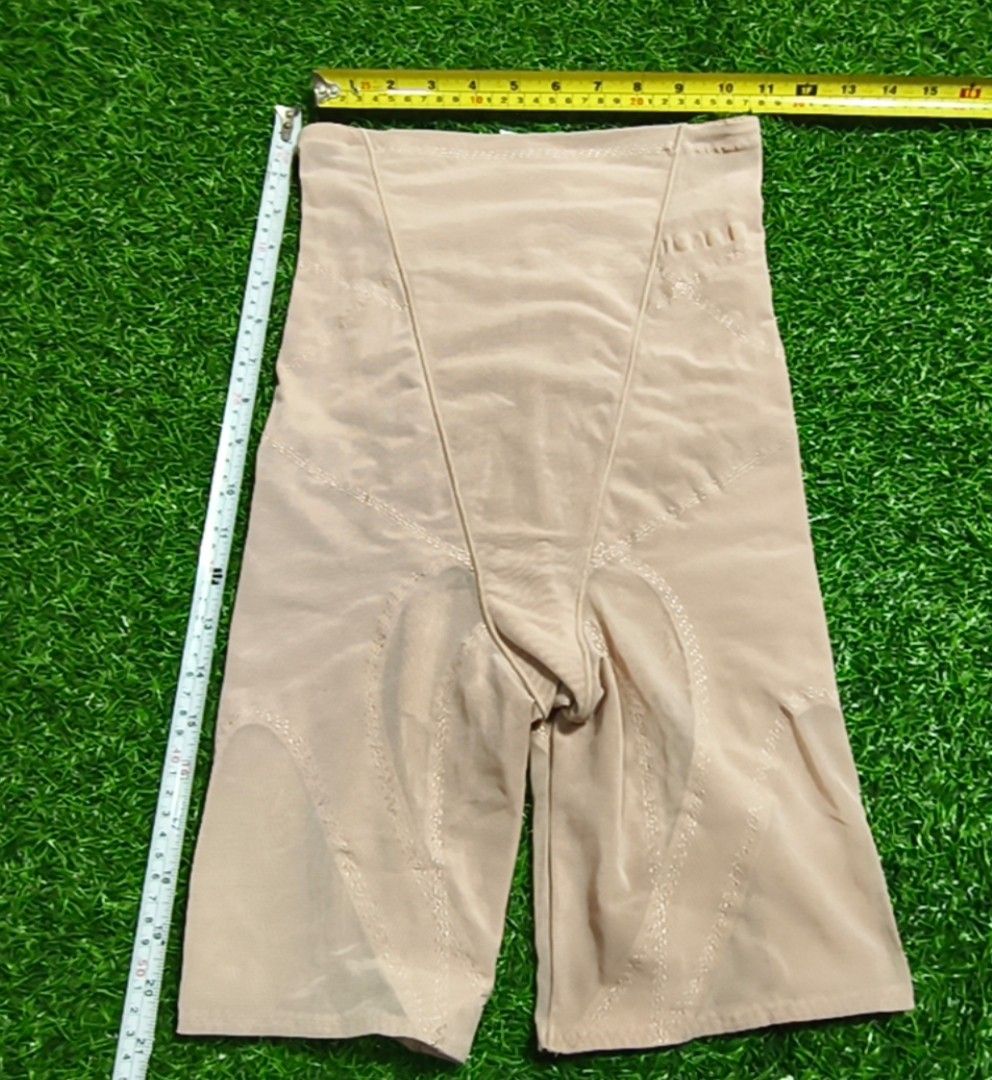 Code : 1231 (Category: New Undergarments & Loungewear) located in Sungai Buloh. Submitted by Zirahh.BndleNightware (Listing ID 1458853180, Image 1). Description: 9/10.