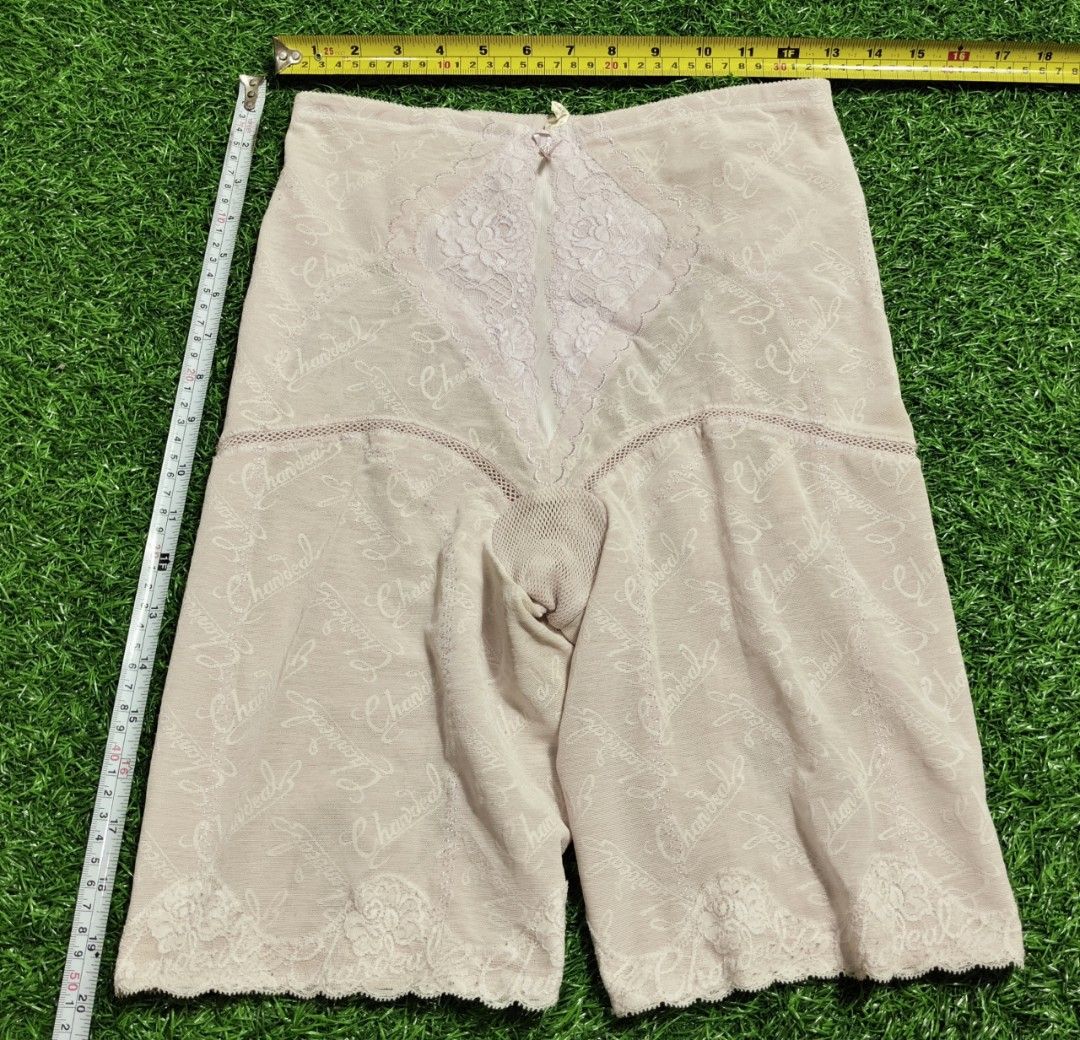 Code : 1239 (Category: New Undergarments & Loungewear) located in Sungai Buloh. Submitted by Zirahh.BndleNightware (Listing ID 1458853867, Image 1). Description: 9/10.