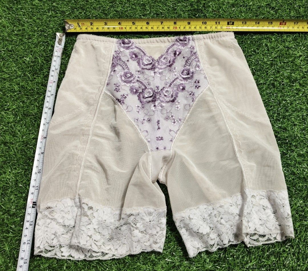 Code : 1241 (Category: New Undergarments & Loungewear) located in Sungai Buloh. Submitted by Zirahh.BndleNightware (Listing ID 1458854222, Image 1). Description: 9/10.