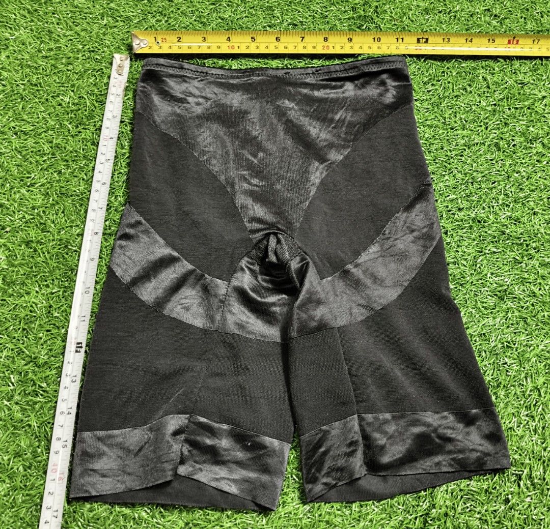 Code : 1244 (Category: New Undergarments & Loungewear) located in Sungai Buloh. Submitted by Zirahh.BndleNightware (Listing ID 1458854627, Image 1). Description: 9/10.