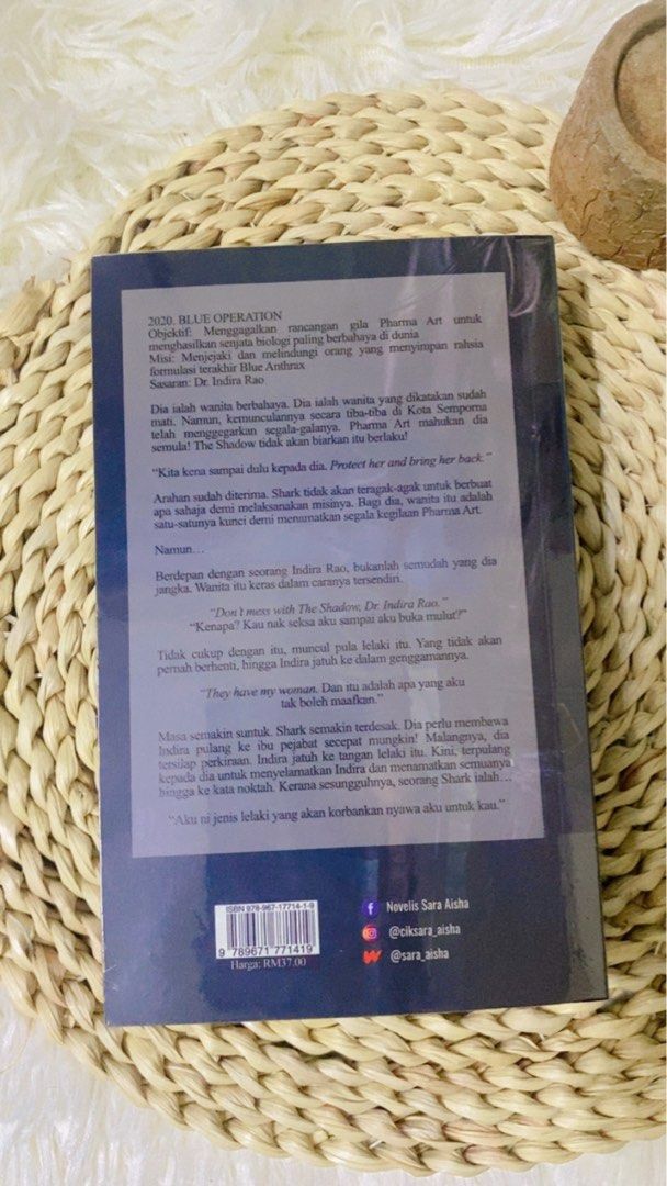 Code Name Shark (Category: Storybooks) located in Sungai Petani. Submitted by hanislaaa (Listing ID 1458692491, Image 2). Description: 2020. BLUE OPERATION Objektif: Menggagalkan rancangan gila Pharma Art untuk menghasilkan senjata biologi paling berbahaya di dunia Misi: Menjejaki dan melindungi orang yang menyimpan rahsia formulasi terakhir Blue Antharax Sasaran: Dr. Indira Rao Dia ialah wanita berbahaya. Dia ialah wanita yang dikatankan sudah m