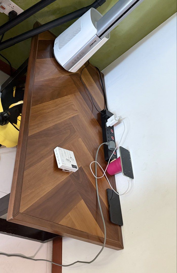 Coffee table (Category: Tables & Sets) located in Singapore. Submitted by niyadanielle (Listing ID 1458718092, Image 2). Description: Coffee Table self collect as moving out.