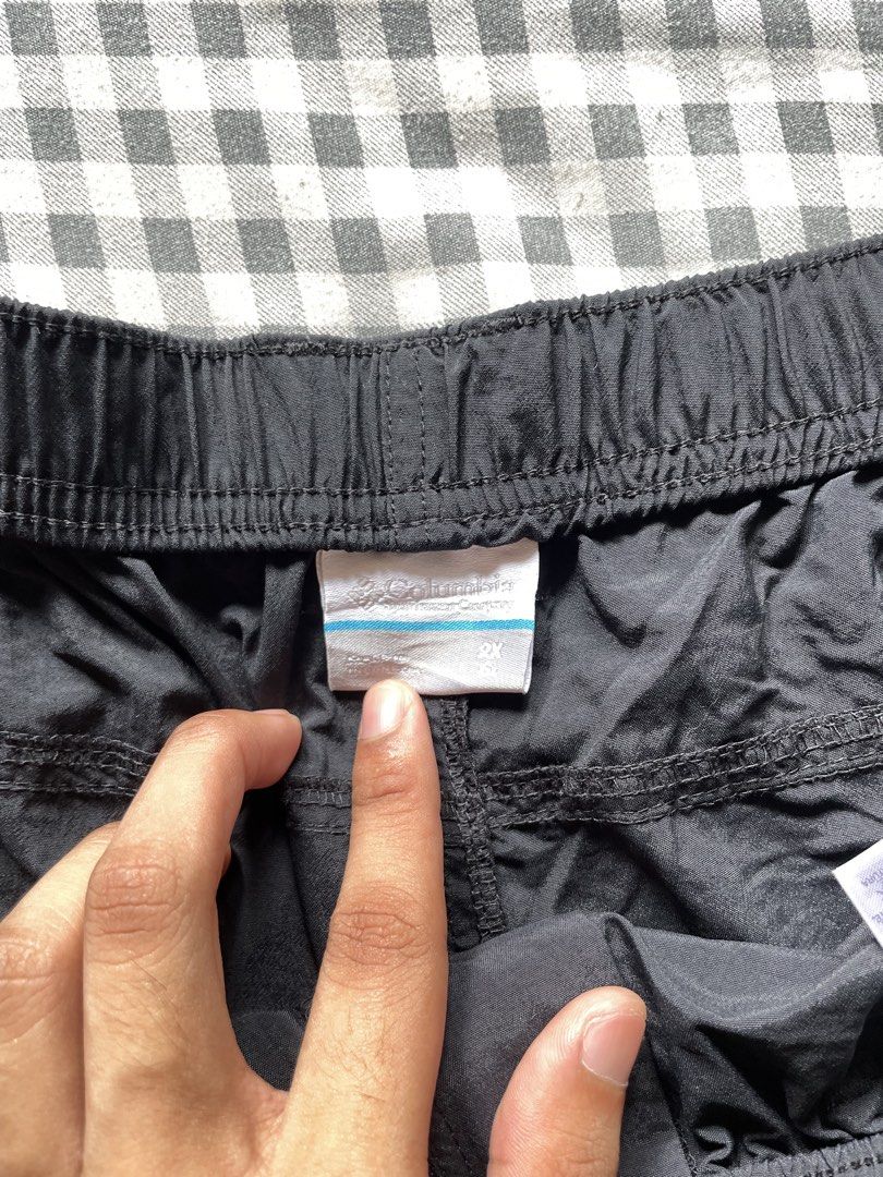 Columbia Black Cargo Shorts (Category: Shorts) located in Naga. Submitted by curatedslips (Listing ID 1458732820, Image 2). Description: Columbia Black Cargo Shorts 📏 Measurements: 38” Waist × 20” Length × 17” Hem Perfect for those easy days! Shorts are for breath ability. These are cool..