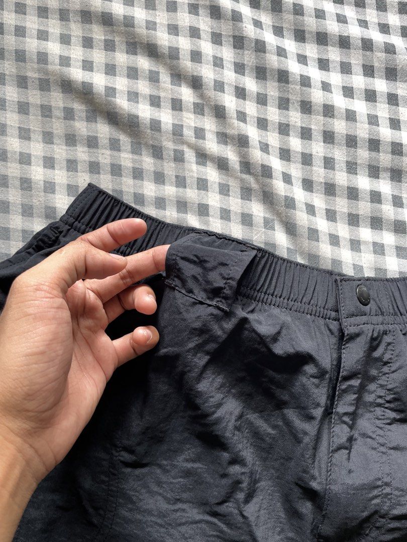 Columbia Black Cargo Shorts (Category: Shorts) located in Naga. Submitted by curatedslips (Listing ID 1458732820, Image 3). Description: Columbia Black Cargo Shorts 📏 Measurements: 38” Waist × 20” Length × 17” Hem Perfect for those easy days! Shorts are for breath ability. These are cool..