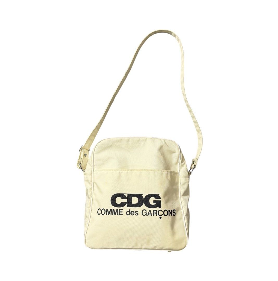 COMME DES GARCONS MESSENGER BAG (Category: Luxury Bags & Wallets) located in Dagupan City. Submitted by dgp.plvg (Listing ID 1458728361, Image 1). Description: CDG MESSENGER BAG - market goes ₱12,000 / $200 Size: OSFA Condition: Excellent Issues: minimal stains only (check last pic) Mine: ₱5,000.