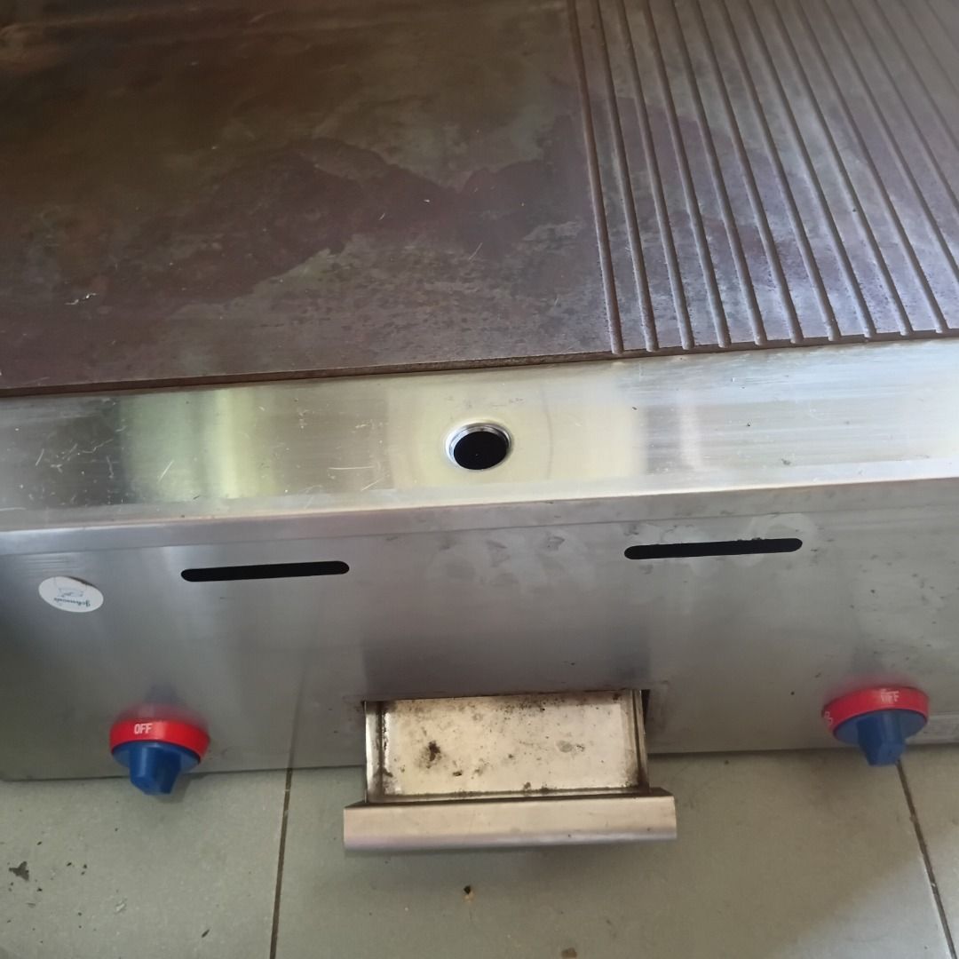 Commercial Gas Griddle Flat Top Grill (Category: BBQ, Grills & Hotpots) located in Caloocan City. Submitted by mysticshark.c72a22 (Listing ID 1458729100, Image 1). Description: Commercial Heavy Duty Burger Machine for Sale Gas 2-burner griddle, lightly used and still in good working condition. Bought from mkkitchen.com.ph⁠� for ₱22,000 a few years ago. Selling price now ₱10000. Dimension L: 73cm, W: 50cm, H: 30cm No issues and well maintained. Se