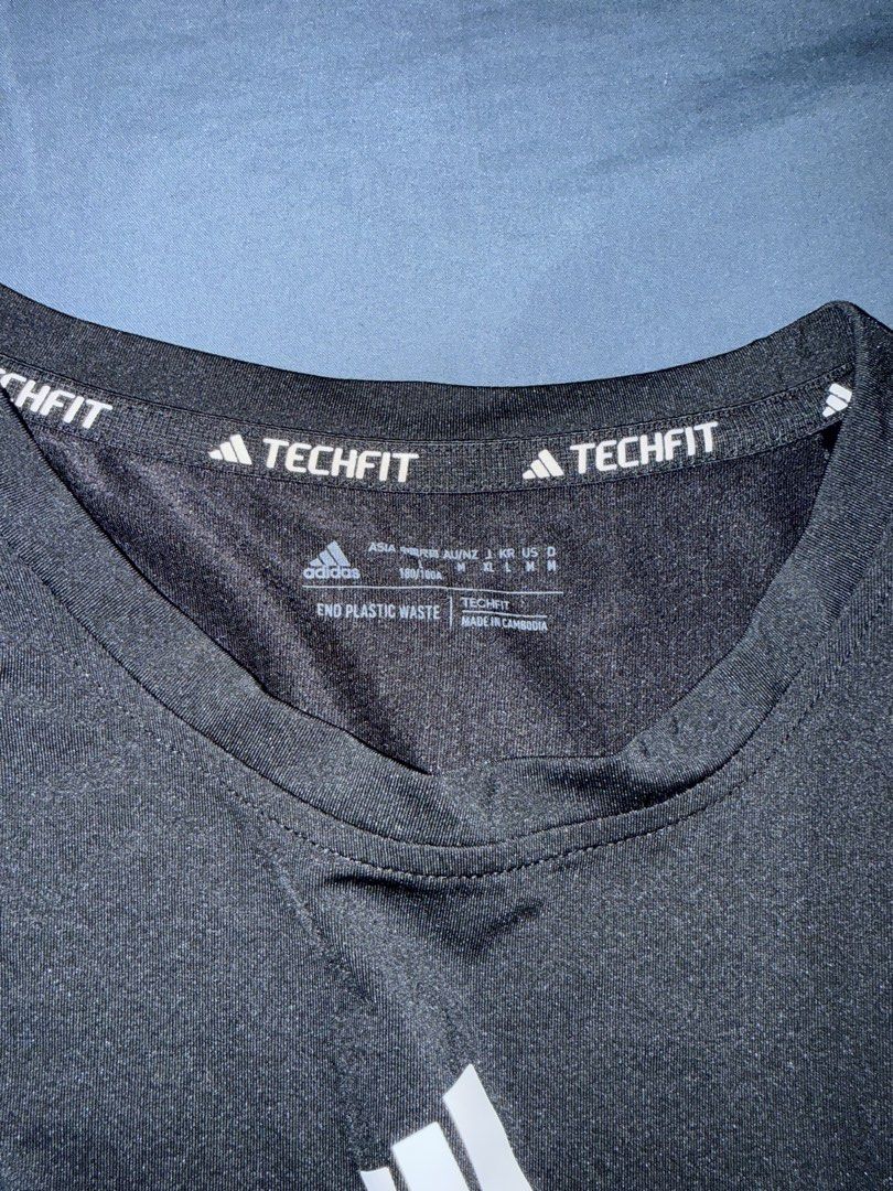 Compression Tee (Category: Activewear) located in Singapore. Submitted by vintageflava (Listing ID 1458793510, Image 2). Description: Never wore it as much since it was an impulse buy.