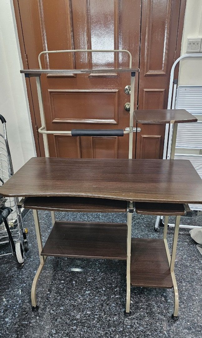 Computer Table (Category: Other Home Appliances) located in Singapore. Submitted by jerry555555 (Listing ID 1458768524, Image 3). Description: lightly used computer table with set of wheels ( Delivery Not Included).
