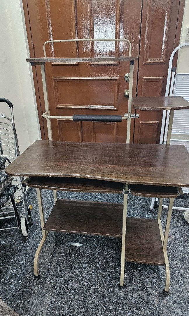Computer Table (Category: Other Home Appliances) located in Singapore. Submitted by jerry555555 (Listing ID 1458768524, Image 2). Description: lightly used computer table with set of wheels ( Delivery Not Included).