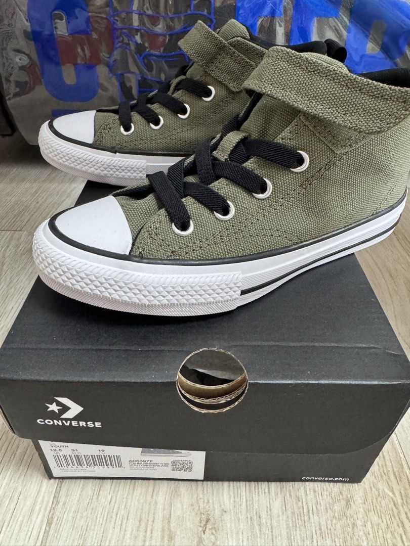 Converse 魔術貼高筒波鞋 （分類：嬰兒及小童流行時尚）位於 Hong Kong。 由 maru_0101 提交（商品編號 1458753202，圖片 3）。簡介： 全新，有盒 Size UK12.5 (=EUR 31, 19cm)。