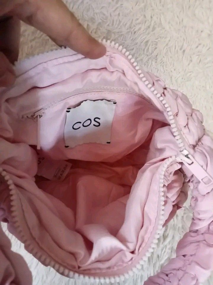 COS Quilted Pink Shoulder bag (Category: Shoulder Bags) located in Abucay. Submitted by source8600 (Listing ID 1458780376, Image 3). Description: .
