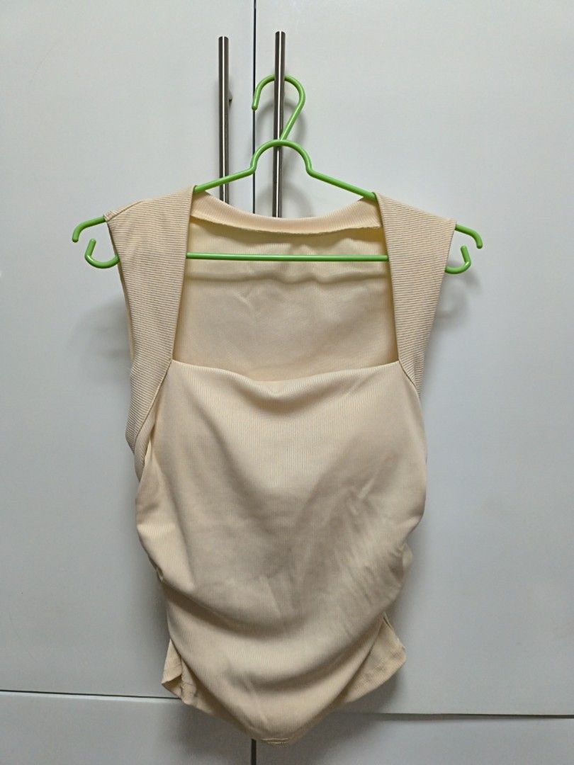 Cream Ribbed Square Neck Tank Top (Category: Sleeveless) located in Santiago. Submitted by sissy.declutter (Listing ID 1458754624, Image 1). Description: never used, wrong size bought - Cream ribbed tank top - Square neckline - Sleeveless design - Textured fabric - Ruched side detail - Perfect for layering or wearing alone - Easy to style, padded -Medium to Large.