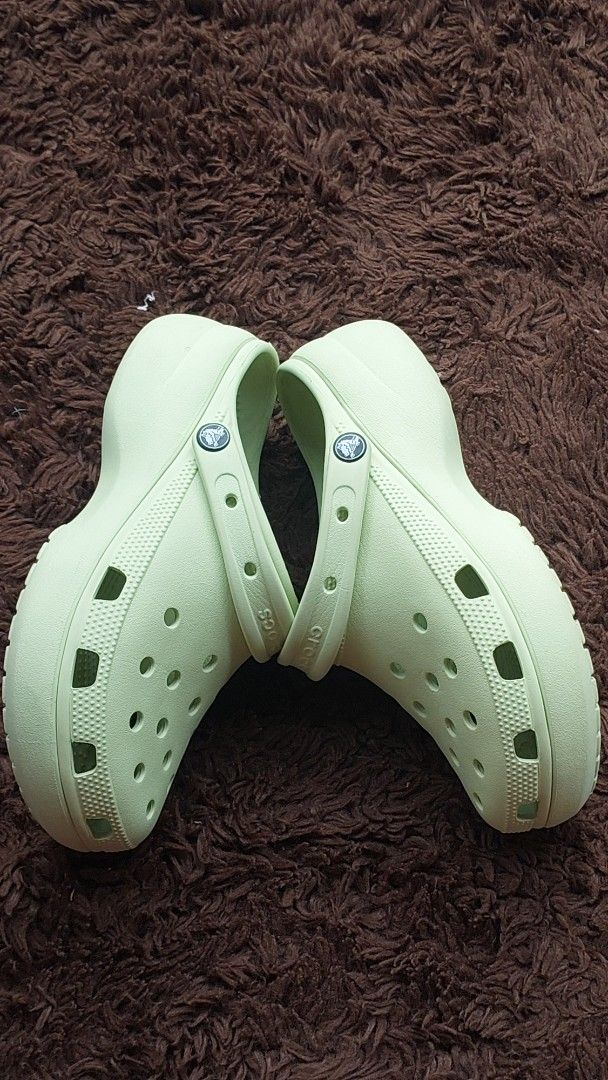 W9 Crocs Platform Clogs Light Green (Category: Slippers and slides) located in Quezon City. Submitted by kimlynandaya (Listing ID 1458771250, Image 1). Description: original crocs classic platform size: W9@25½ cm good condition minimal sign of usage: .