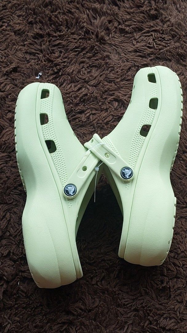 W9 Crocs Platform Clogs Light Green (Category: Slippers and slides) located in Quezon City. Submitted by kimlynandaya (Listing ID 1458771250, Image 3). Description: original crocs classic platform size: W9@25½ cm good condition minimal sign of usage: .