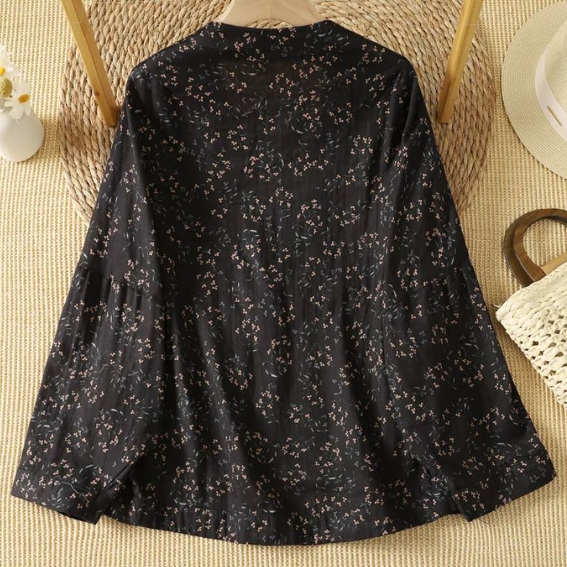 DD797 棉麻料圖案V領外套 (L XL) $105 （分類：外套及戶外衣服）位於 Hong Kong。 由 conniedai 提交（商品編號 1458702629，圖片 3）。簡介： 尺碼 : L / XL L : 衣長 : 60cm 胸圍 : 118cm 袖長 : 60cm XL : 衣長 : 61cm 胸圍 : 122cm 袖長 : 61cm 顏色 : 籃 / 黑 (見圖) 。