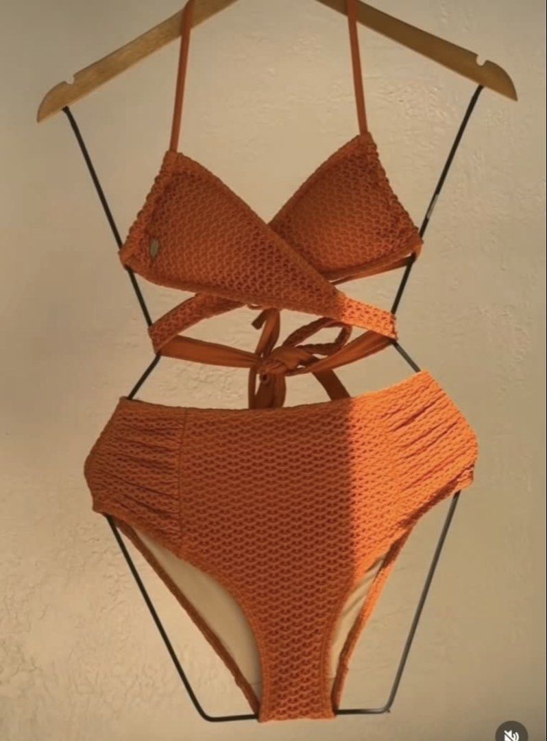Dear Sea Stories Pumpkin Set (Category: Bikinis & Swimsuits) located in Mandaluyong City. Submitted by alyssadczzz (Listing ID 1458802571, Image 2). Description: Can wear two way :).