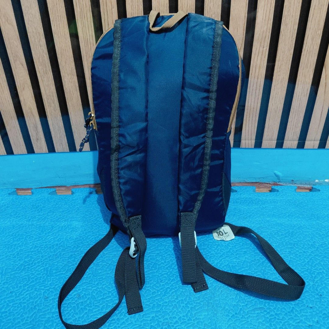 DECATHLON 10L Blue Backpack (Category: Backpacks) located in Manila. Submitted by pandinity (Listing ID 1458719608, Image 3). Description: matibay up to 10liters.