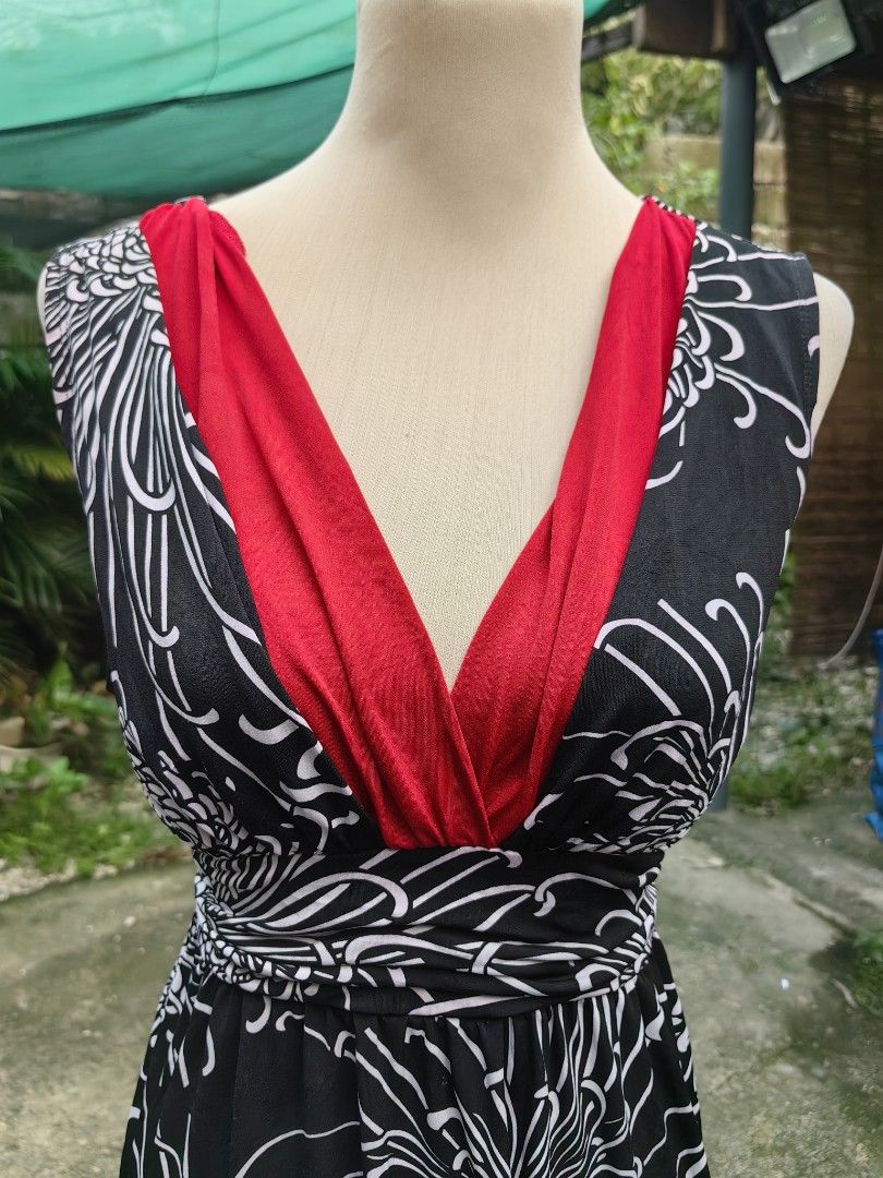 deep vneck plus size mini dress long blouse (Category: Dresses) located in Taguig. Submitted by chielatte (Listing ID 1458760475, Image 2). Description: 120 with color transafer in different area that blends well in the dress please manage your expectation B:40xL28.