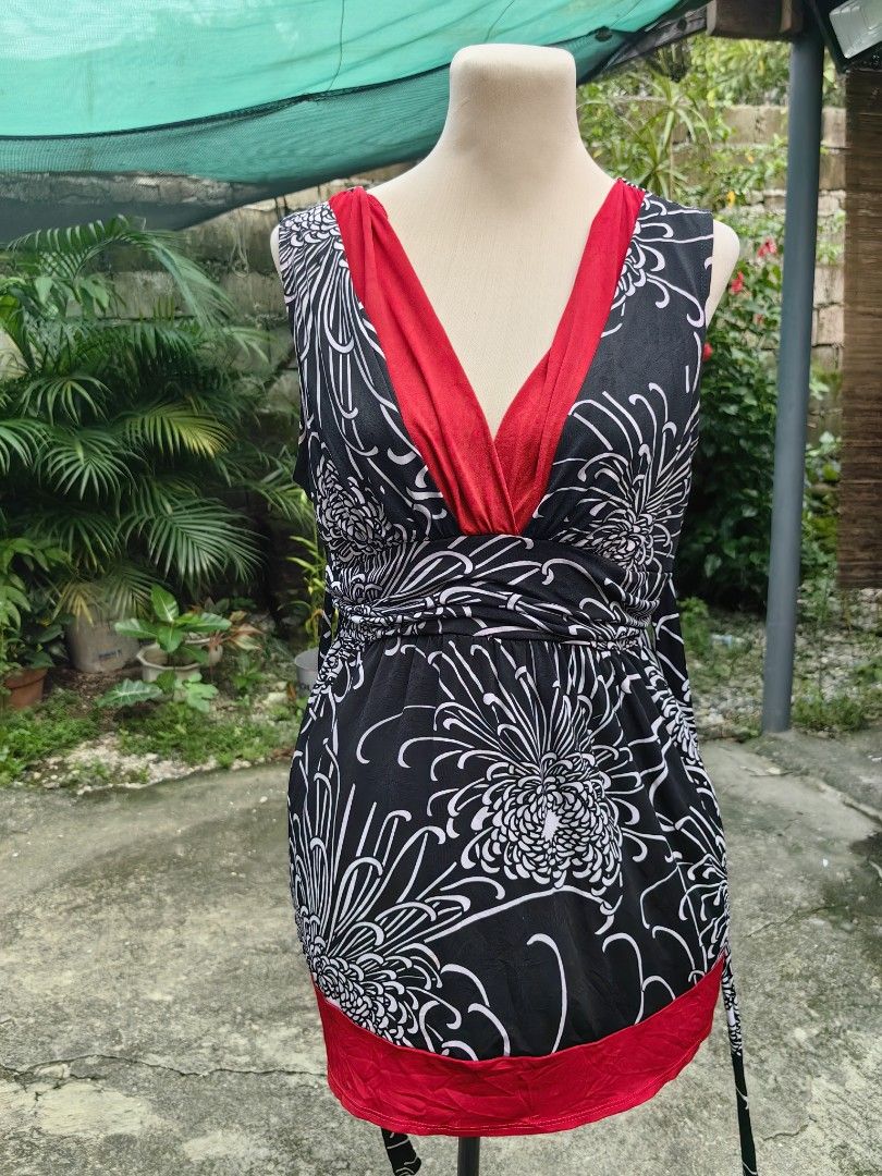 deep vneck plus size mini dress long blouse (Category: Dresses) located in Taguig. Submitted by chielatte (Listing ID 1458760475, Image 3). Description: 120 with color transafer in different area that blends well in the dress please manage your expectation B:40xL28.