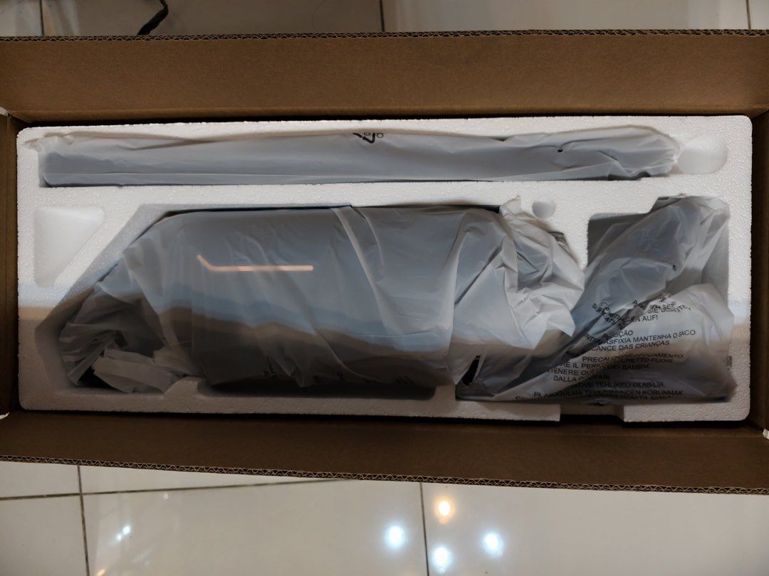 Deerma Handheld Vacuum DX1000W (Category: Vacuum Cleaner & Housekeeping) located in Mandaluyong City. Submitted by _rizaespiritu (Listing ID 1458729597, Image 3). Description: Brand new, tested only once complete with manual and box.