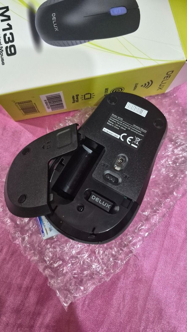 DELUX M139 Wireless Optical Mouse (Category: Mouse & Mousepads) located in Manila. Submitted by fastdragon_0c367e (Listing ID 1458790918, Image 3). Description: - php 499 original price, selling for php 300 - DELUX M139 Wireless Optical Mouse - Reliable nano receiver for easy setup - Smooth 1200 DPI optical tracking - Ergonomic design - Compatible with Windows and Mac OS - Comes with one AA battery included.