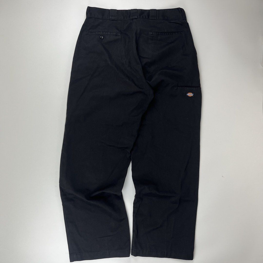 DICKIES DKNEE BLCK PANTS✨ (Category: Chinos) located in Iloilo. Submitted by anonymous_ph (Listing ID 1458849069, Image 2). Description: DICKIES DKNEE BLCK PANTS✨ - WAISTLINE 34-36 -LENGTH 44 -LEG OPENING 10 -CR 9.5/10 EXCELLENT / NO FLAW.
