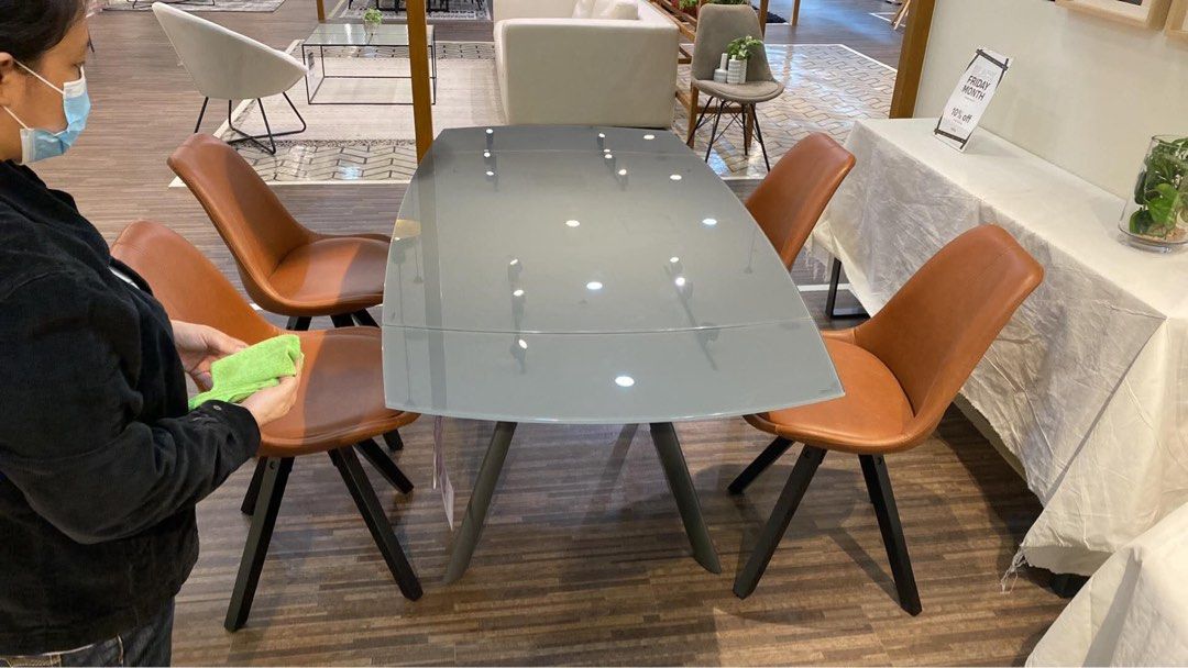 DINING TABLE (Extendable) from Edia Home (Category: Tables & Sets) located in Makati City. Submitted by matchamood (Listing ID 1458719520, Image 3). Description: Negotiable Extendable Table Bought for P49,626 Pm for full details/ more pics😊🙏 .